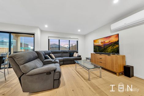 Property photo of 1 Kinross Parade Clyde North VIC 3978