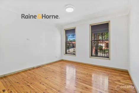 Property photo of 32 Ainsworth Crescent Wetherill Park NSW 2164