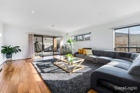 Property photo of 18 Black Wattle Way Cranbourne VIC 3977