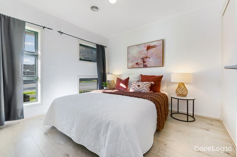 Property photo of 18 Black Wattle Way Cranbourne VIC 3977
