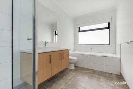 Property photo of 2/25 Waiora Avenue Hamlyn Heights VIC 3215