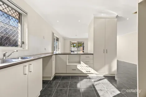 Property photo of 33 Ruth Bedford Street Franklin ACT 2913