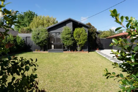 8 Glenview Cres, Frankston, VIC 3199