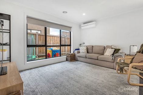 Property photo of 27 Denbigh Loop Mickleham VIC 3064