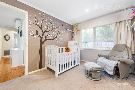 Property photo of 18 Clifton Way Endeavour Hills VIC 3802