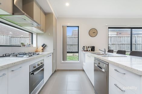 Property photo of 27 Barley Crescent Clyde North VIC 3978