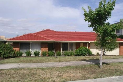 17 Sandalwood Dr, Narre Warren, VIC 3805