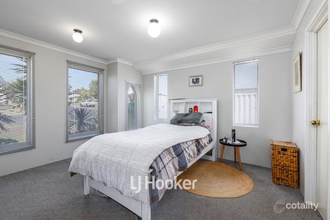 Property photo of 16 Meredith Way Usher WA 6230