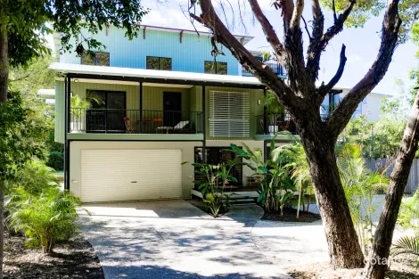 19 Belle Ct, Rainbow Beach, QLD 4581