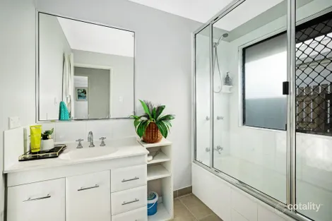 Property photo of 19 Barratonia Way Mount Low QLD 4818