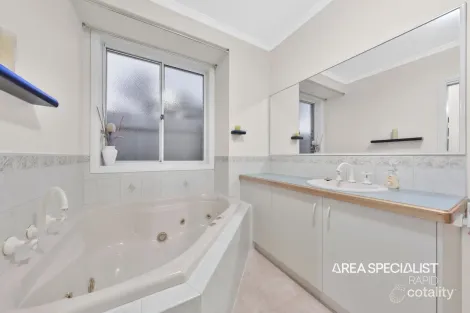 Property photo of 29 Sunningdale Crescent Cranbourne VIC 3977