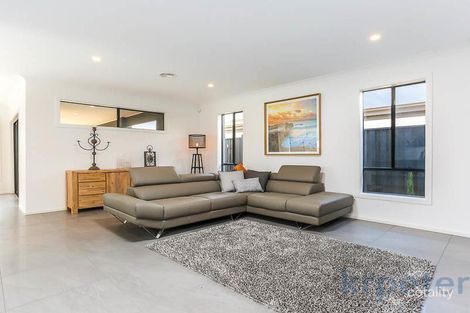 Property photo of 5 Peak Crescent Wantirna VIC 3152