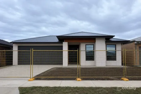 38 Grappenhall Ave, Strathtulloh, VIC 3338