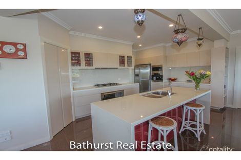 Property photo of 4 Negundo Place Kelso NSW 2795