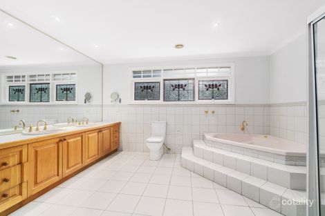 Property photo of 2 Wattle Grove Eltham VIC 3095