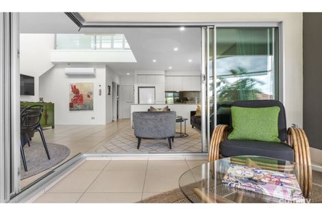 Property photo of 2/62 Armadale Street St Lucia QLD 4067
