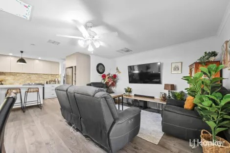 Property photo of 10 Lachlan Drive Craigmore SA 5114