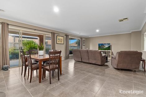 Property photo of 37 Honeyeater Way Pakenham VIC 3810