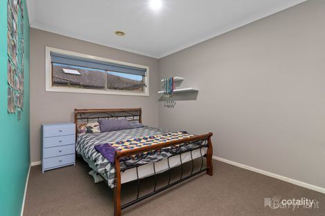 Property photo of 37 Honeyeater Way Pakenham VIC 3810