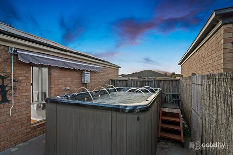 Property photo of 37 Honeyeater Way Pakenham VIC 3810