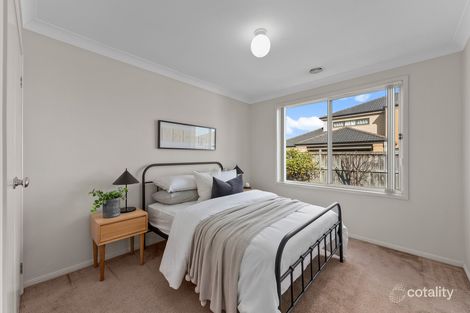 Property photo of 33 Meadowlands Way Berwick VIC 3806