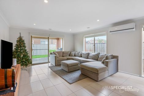 Property photo of 10 Attunga Grove Werribee VIC 3030