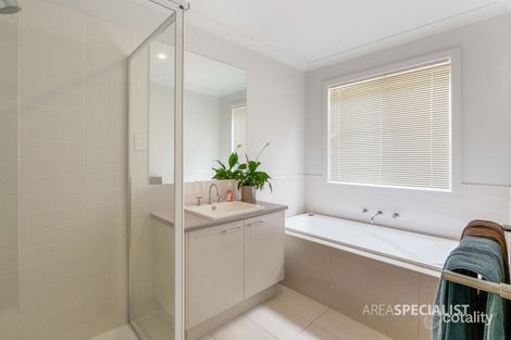 Property photo of 10 Attunga Grove Werribee VIC 3030