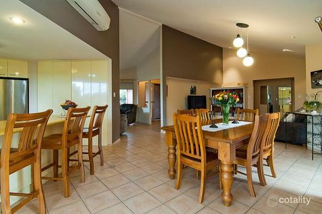 Property photo of 2 Mayfair Place Stretton QLD 4116