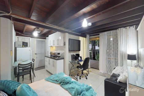 87 Ninth Ave, St Lucia, QLD 4067