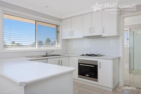 Property photo of 32 Willow Tree Place Springvale NSW 2650
