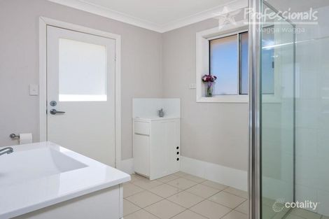 Property photo of 32 Willow Tree Place Springvale NSW 2650