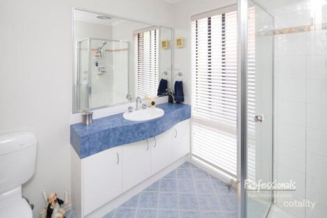 Property photo of 55 Lawson Way Endeavour Hills VIC 3802