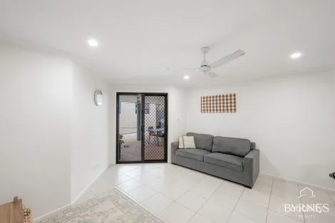 Property photo of 35 Links Court Kin Kora QLD 4680