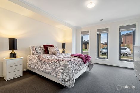 Property photo of 18 Fenwick Parade Mickleham VIC 3064