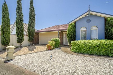 Property photo of 5 Sherdley Green Caroline Springs VIC 3023