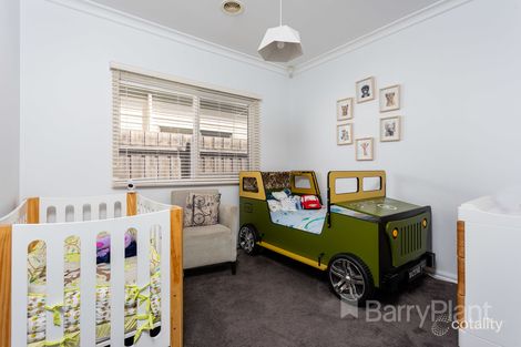 Property photo of 27 Hollington Crescent Point Cook VIC 3030