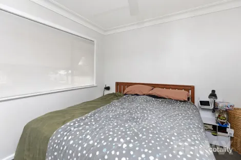 Property photo of 70 Tichborne Crescent Kooringal NSW 2650