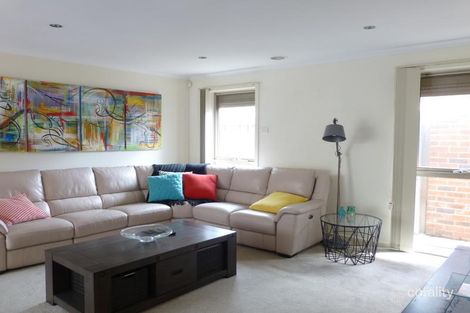 Property photo of 33 Solander Grove Tarneit VIC 3029