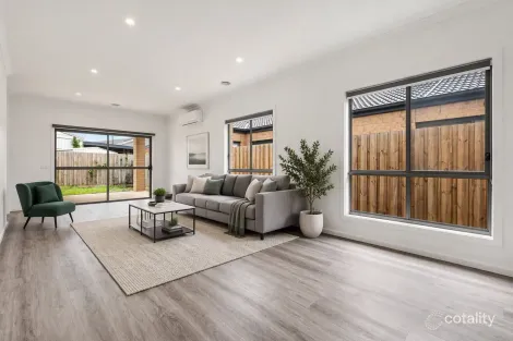 32 Hanover Cct, Melton South, VIC 3338