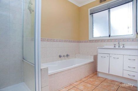 Property photo of 11 Kingston Heath Court Craigieburn VIC 3064