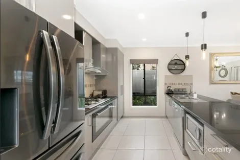 Property photo of 28 Yellowstone Avenue Clyde VIC 3978