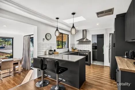 10 Leopold St, Vista, SA 5091