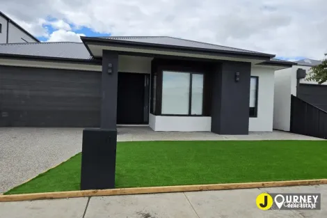 21 Karkalla Ave, Mickleham, VIC 3064