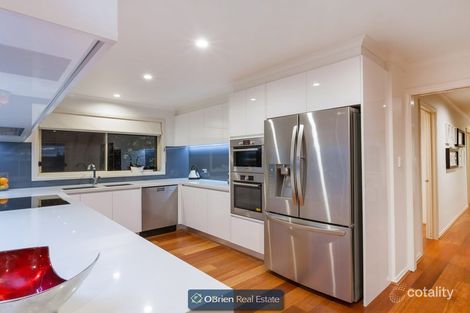 Property photo of 4 Kuranda Crescent Berwick VIC 3806