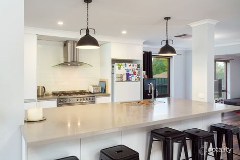Property photo of 1 Azalea Place Lake Albert NSW 2650