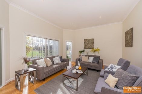 Property photo of 2 Silky Oak Circle Jerrabomberra NSW 2619