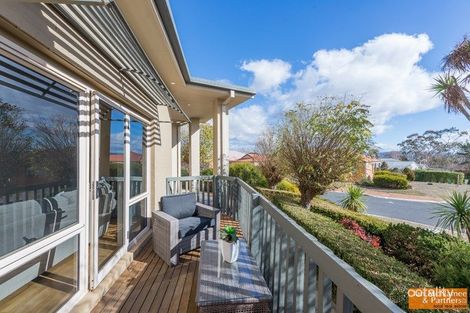 Property photo of 2 Silky Oak Circle Jerrabomberra NSW 2619