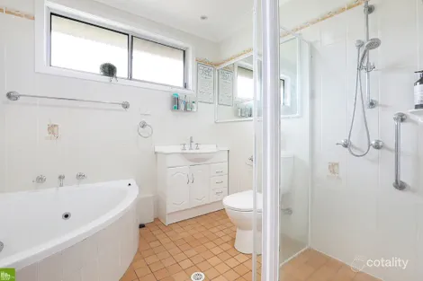 Property photo of 3 Wallabah Way Koonawarra NSW 2530