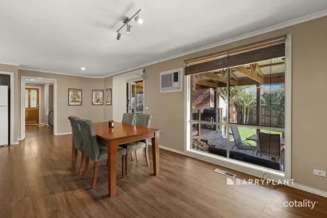 Property photo of 14 Edan Court Pakenham VIC 3810