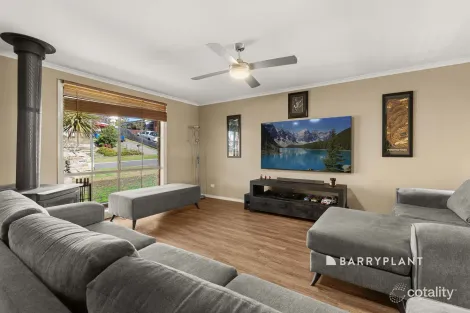 Property photo of 14 Edan Court Pakenham VIC 3810